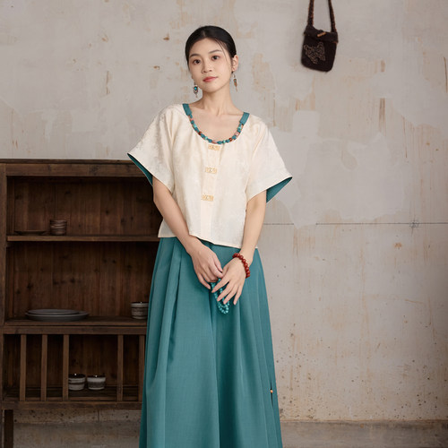 听旬月牙泉中式国风日常穿汉服女