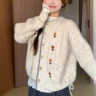 日系软糯感圆领花朵针织开衫毛衣外套女秋冬款慵懒风穿搭上衣