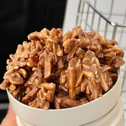 居然这么好吃扁桃仁巧克力白巧纯可可脂坚果夹心网红休闲零食礼物