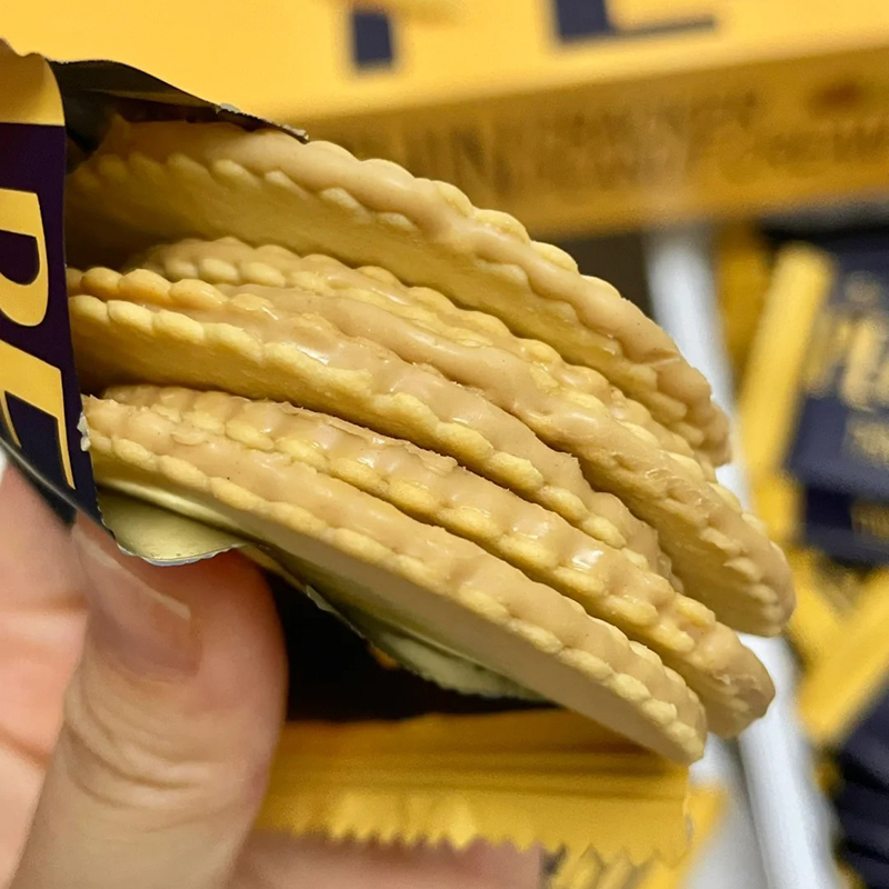 过年囤定了！花生酱夹心薯片薄脆饼干超薄马铃薯网红休闲办公零食