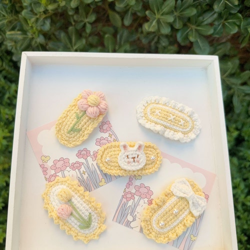 手工毛线钩织发夹黄色泡芙花
