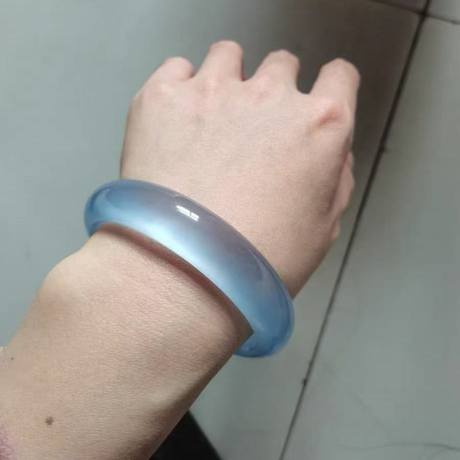奶蓝玉镯高冰种淡蓝玛瑙玉髓手镯