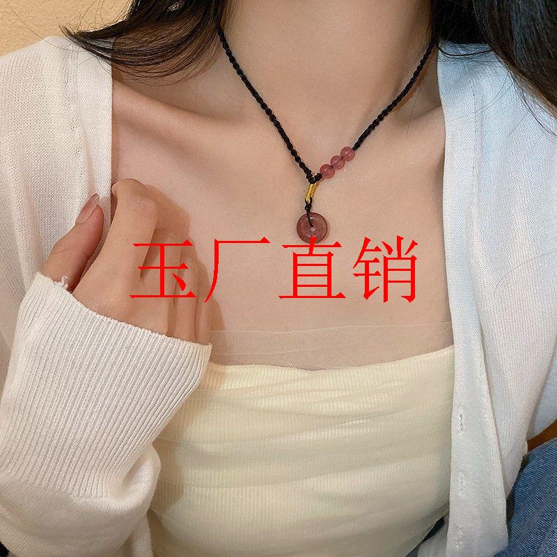 草莓晶平安扣项链少女款招桃花黑绳编织锁骨链新款轻奢小众款饰品