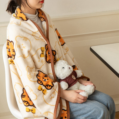 办公室午睡牛奶绒披肩小毛毯小学生沙发旅行午休空调毯子盖毯夏季