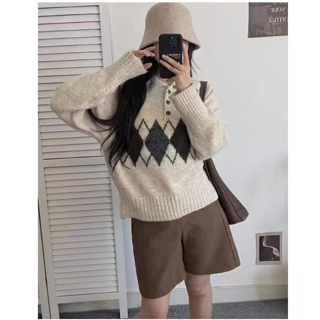 米白色POLO领菱格毛针织衫秋冬气质修身显瘦短款正肩通勤上衣