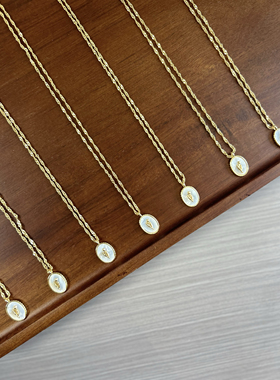 白贝玫瑰花椭圆小金币项链女新款精致水波链bm风同款平替锁骨链