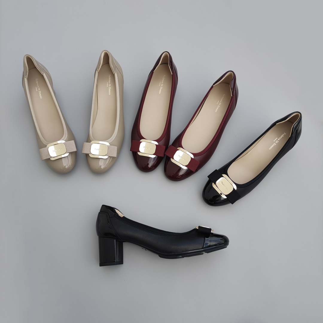 Federica Di Donato经典通勤款小圆头粗跟蝴蝶结金属扣高跟单鞋女