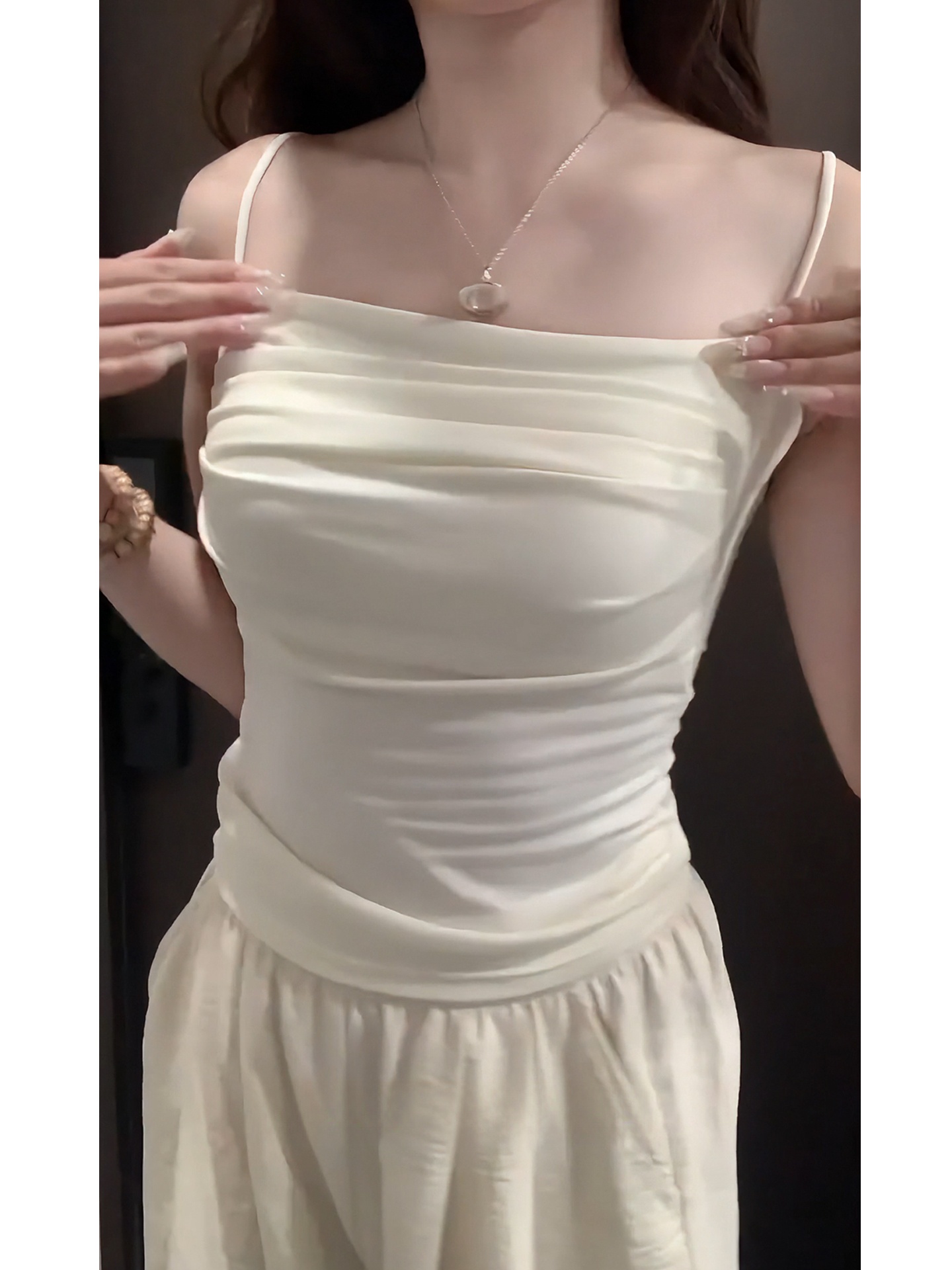 Plus-Size Pure and Sexy Style Pleated Camisole for Women with Chest Pads, Suitable for Autumn and Winter, with a Beautiful Back Design, Can Be Worn as an Inner Layer or as a Top