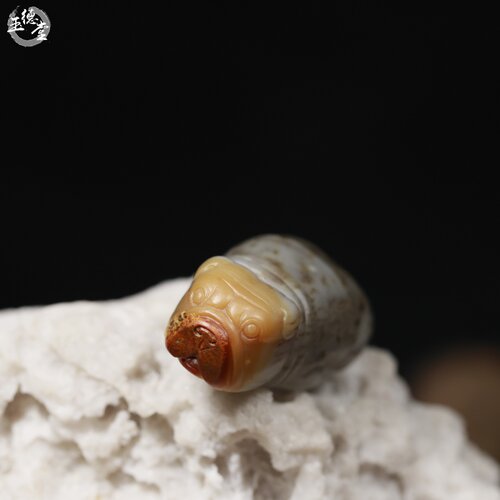 籽料和田玉苏工法斗挂件斗牛犬