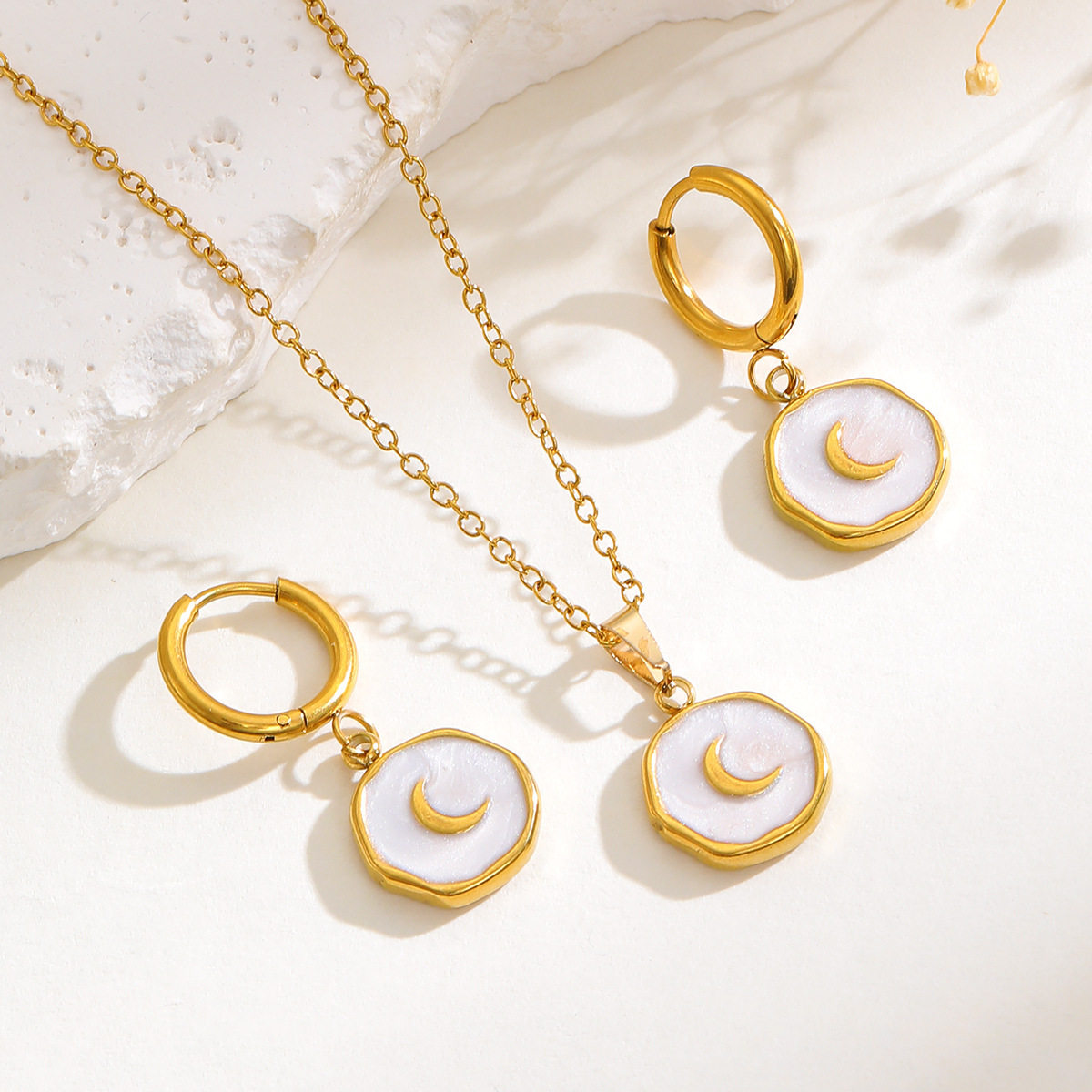 A light luxury 18k real gold simple and elegant necklace set