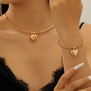 Magnetic opening ring symmetrical simple love bracelet woman