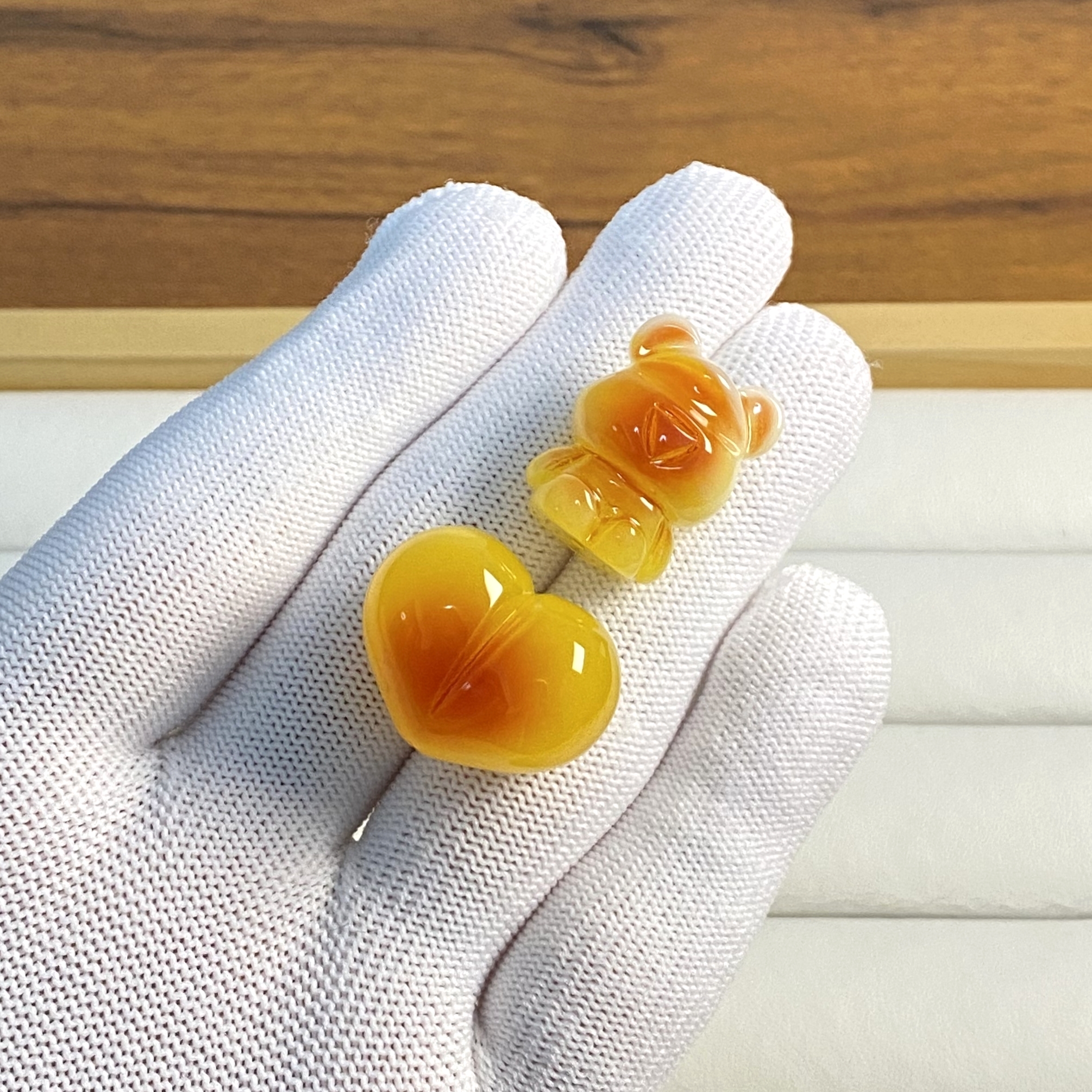 天然二代琥珀蜜蜡雕刻俏色屁桃暴力熊散珠  DIY文玩配饰套装