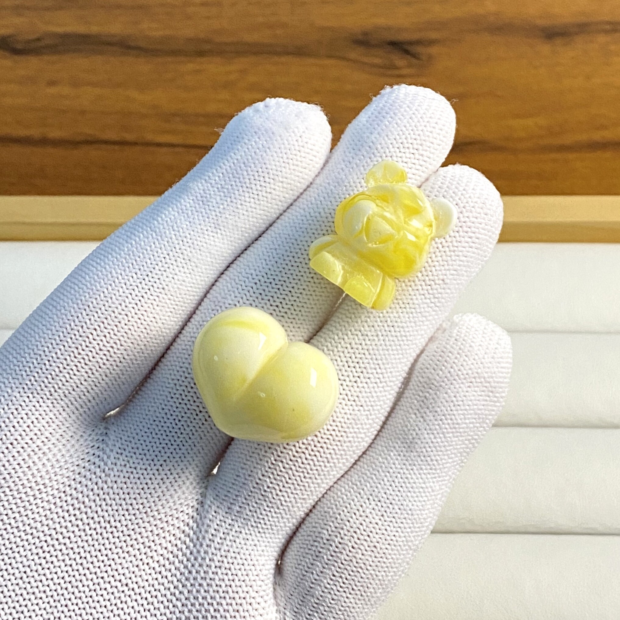热销爆款非天然琥珀蜜蜡骨瓷白屁桃暴力熊散珠DIY文玩配饰套装