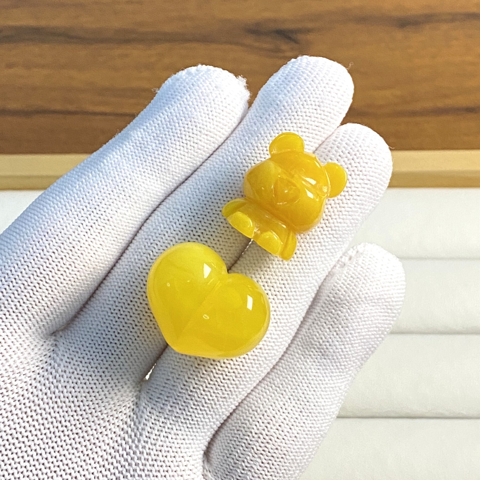 热销爆款非天然琥珀蜜蜡鸡油黄屁桃暴力熊散珠DIY文玩配饰套装