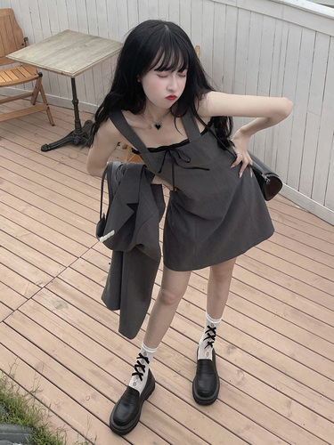 French high-grade suit suit skirt women's autumn new small design sense of niche temperament suspender skirt