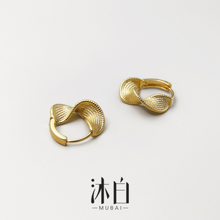 沐白MU金色扭曲鱼鳞纹耳钉925银耳环轻奢优雅小众设计感简约气质