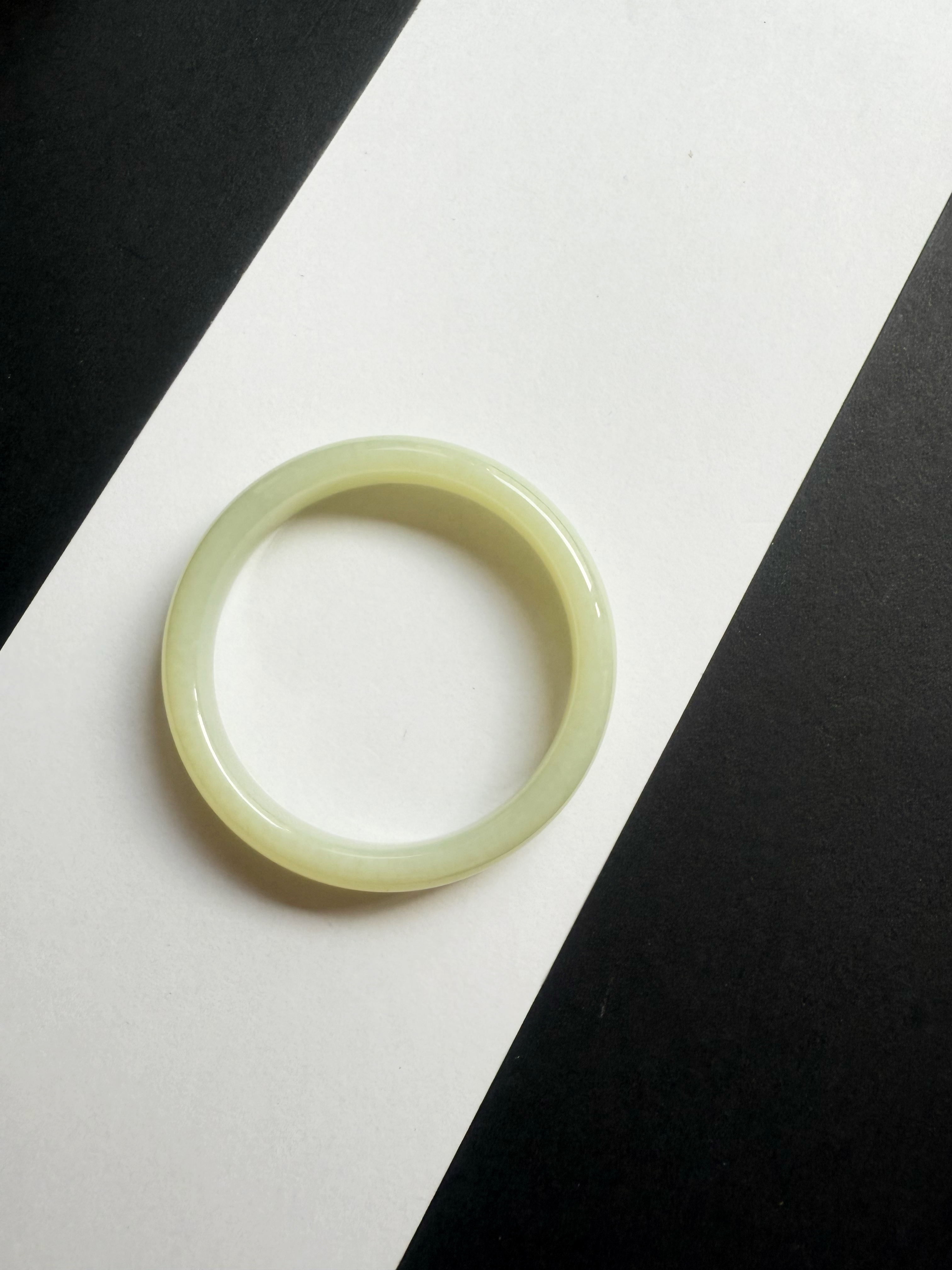 4-07黄口料和田玉气质平安镯(54-55圈口戴)