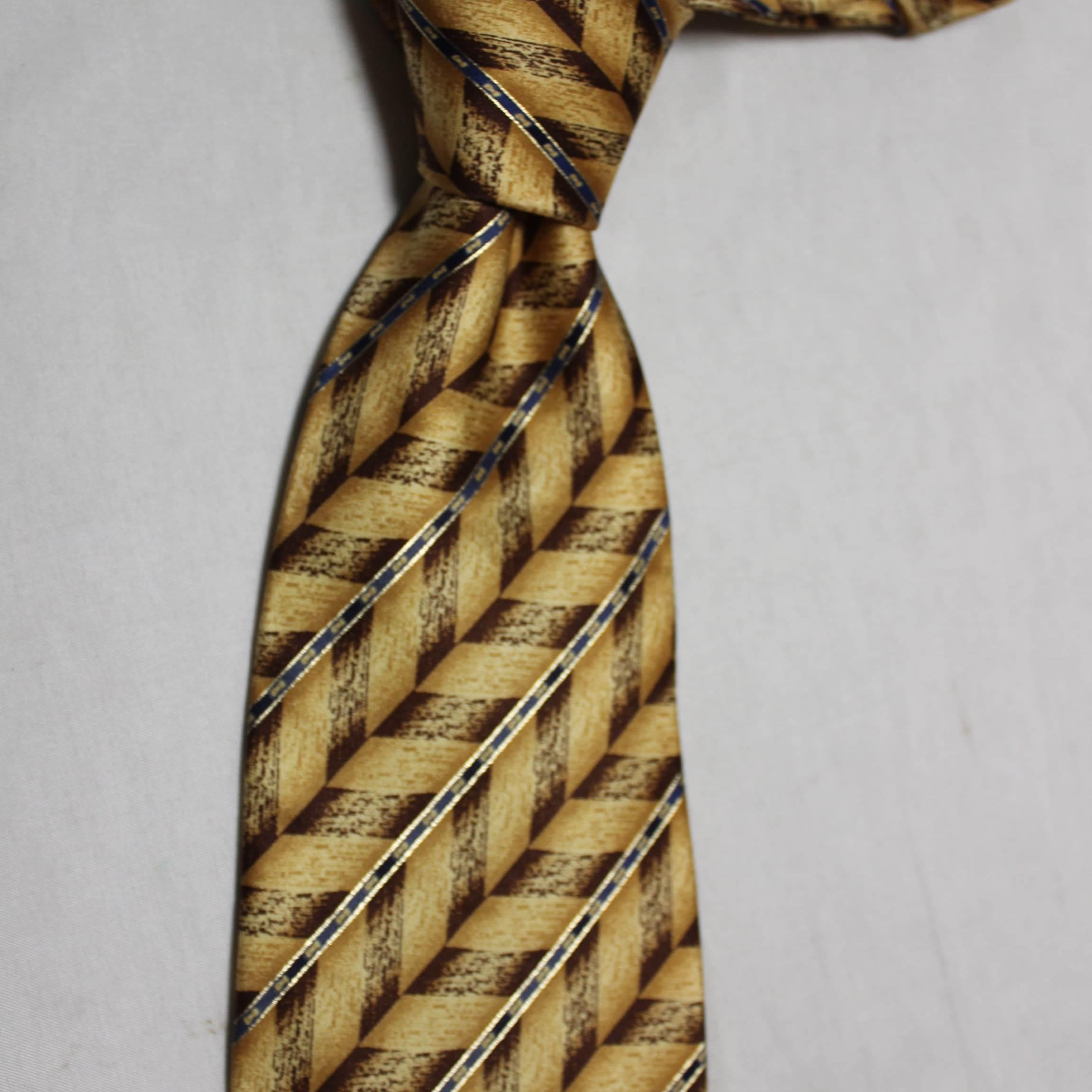 C桑蚕丝手感丝滑黄色印花宽版领带手打真丝男商务正装正式10CM