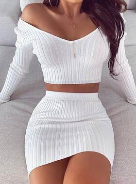 Solid Ribbed Crop Top & Skirt SetsV领上衣半身裙坑条两件套女