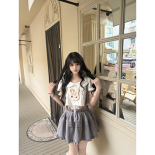 甜美可爱少女感减龄抽绳系带泡泡袖白色衬衣搭配灰色背带裙两件套