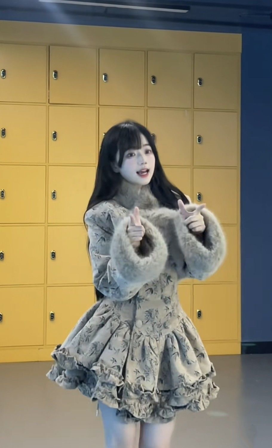 秋冬法式复古小香风少女感毛毛拼接短外套蓬蓬吊带裙高级感套装裙