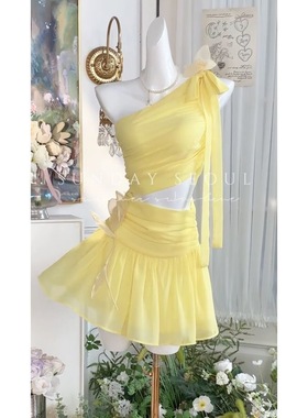 法式浪漫限定柠檬黄海边度假风雪纺斜肩设计感绑带不规则连衣裙女