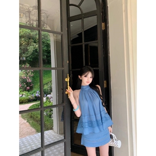 甜系蓝色挂脖无袖设计感露肩性感绝美上衣搭配花边a字短裙两件套