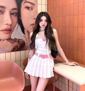 设计感拼接粉色木耳边百褶连衣裙潮 新款 美式 甜酷辣风抹胸连衣夏季