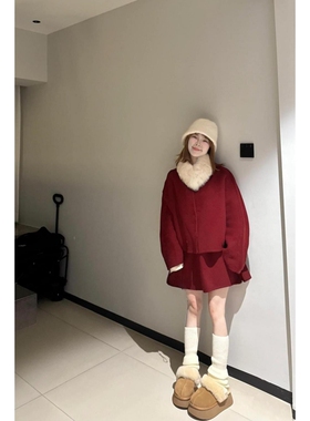 新款气质轻奢新年战袍毛领设计感红色外套拼接修身半身裙两件套女