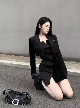 黑色chic上衣甜辣套装穿搭黑色系拼接不规则吊带裙短款外套jk套装
