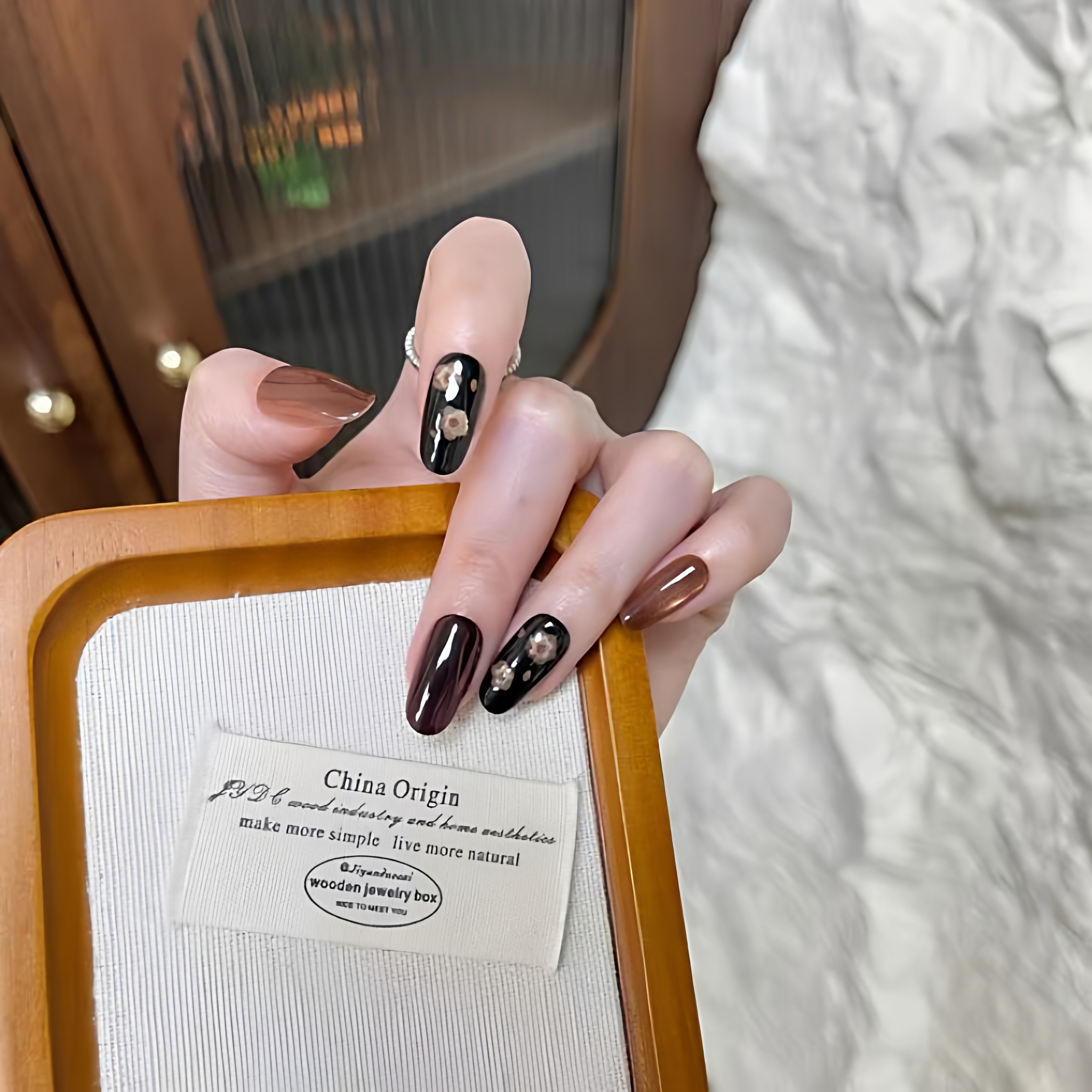 【老钱风】纯手工穿戴甲秋冬新款气质显白手绘美甲高级千金复古风,彩妆/香水/美妆工具,穿戴甲/甲片,淘宝优惠券,粉丝福利购,淘宝优惠卷