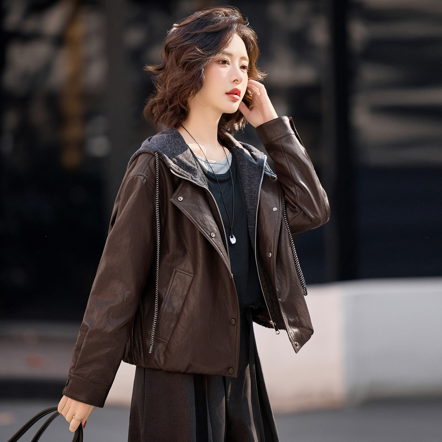 时尚连帽拼接pu皮衣外套女春2026新款今年流行爆款机车服夹克上衣