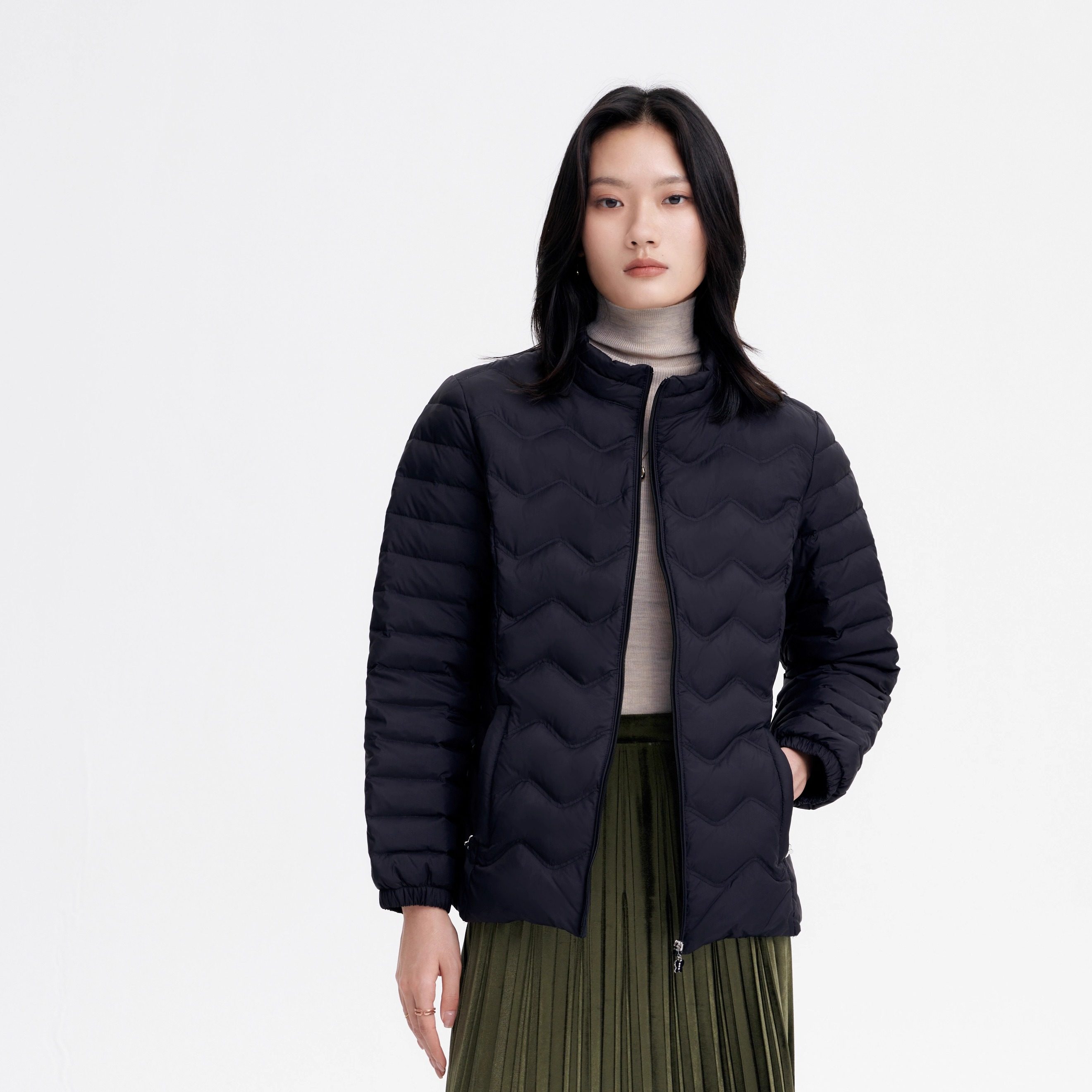 凤意羽绒服厂家直销2024洋气短款轻薄修身显瘦羽绒服潮96610