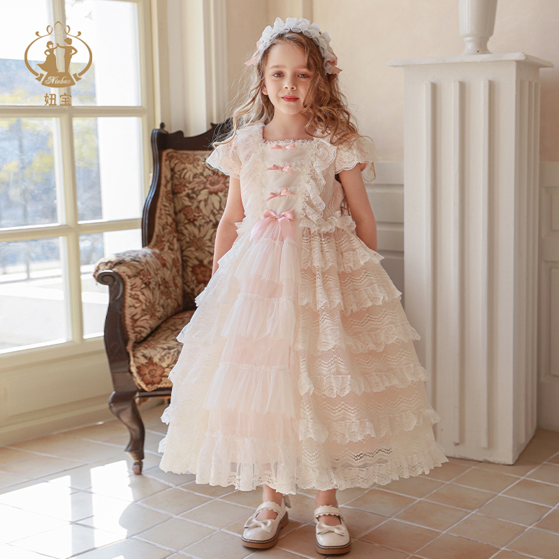 蝴蝶修饰蛋糕蕾丝裙