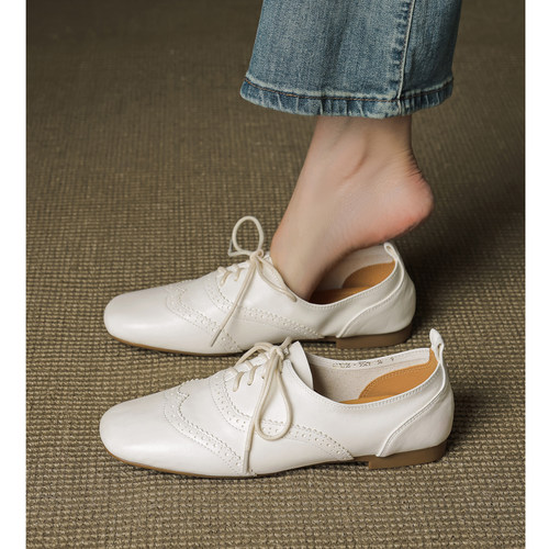 平底雕花系带小皮鞋百搭单鞋舒适