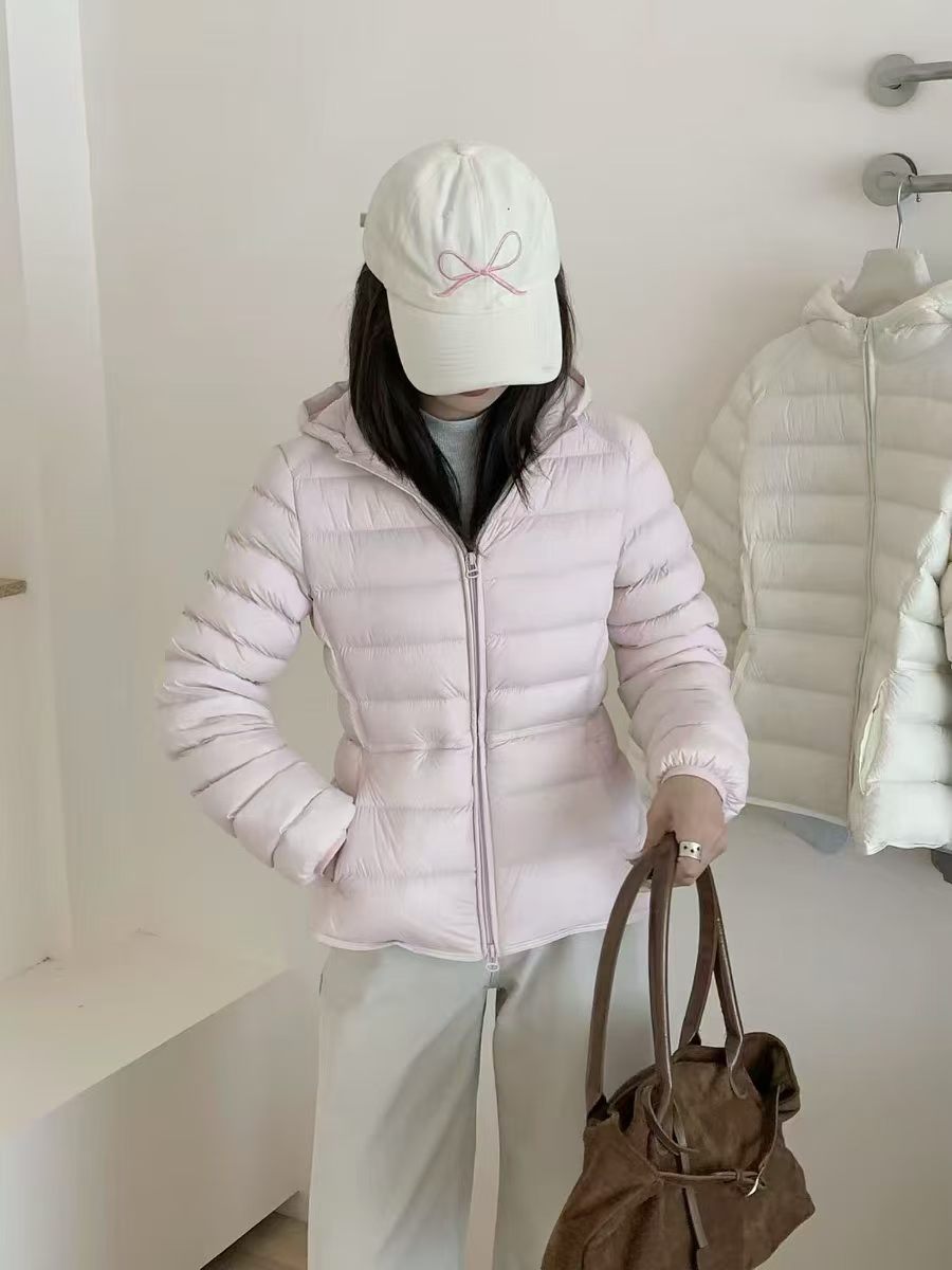 90白鸭绒轻薄羽绒服女短款2026年冬季新款连帽保暖排骨服外套潮女