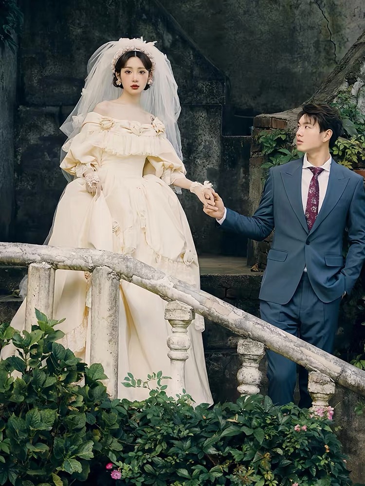 影楼主题服装情侣写真拍照摄影旅拍礼服法式复古风花朵一字肩婚纱