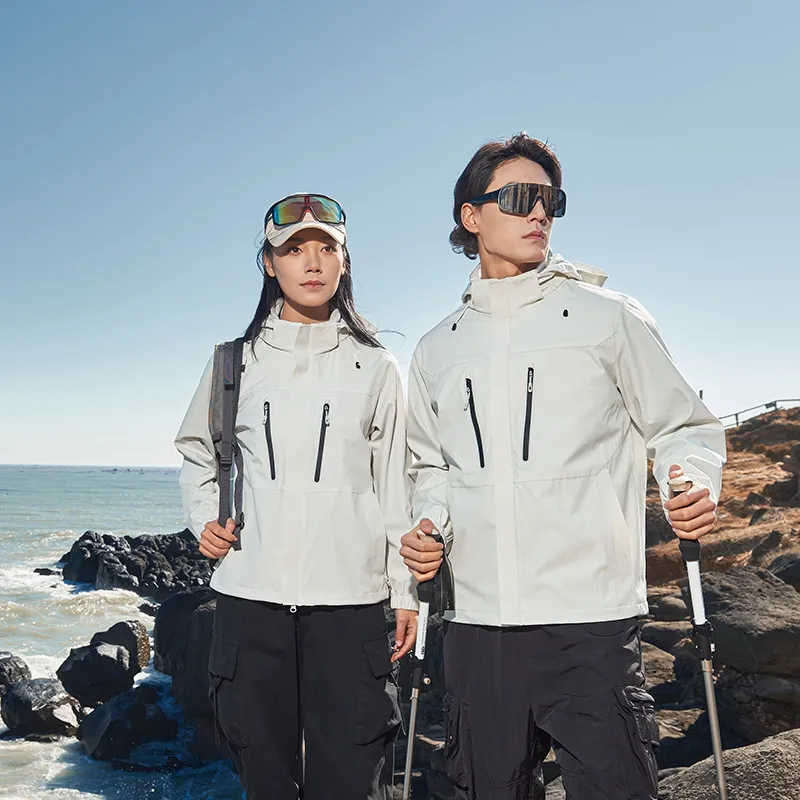 新款单冲锋衣男女春秋通用户外连帽防风外套透气轻量化情侣登山服