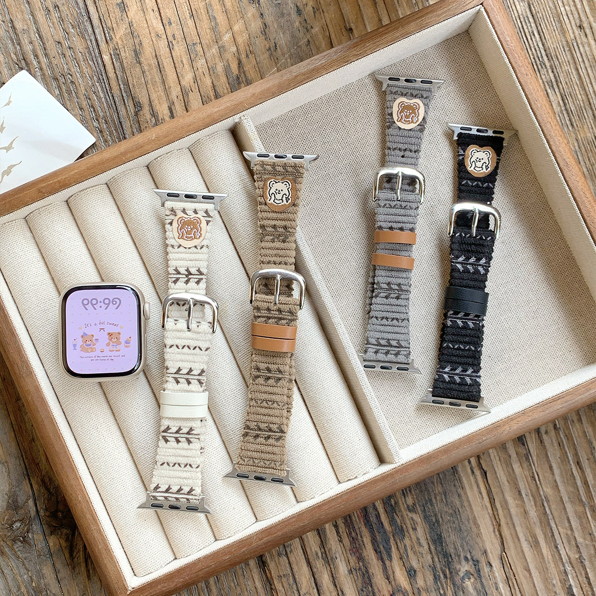 苹果Apple Watch11手表表带适用S10987654321秋冬款小熊灯芯绒