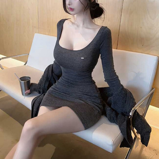 巨好看纯欲辣妹显身材U领低胸紧身包臀短裙绝美收腰连衣裙女春季