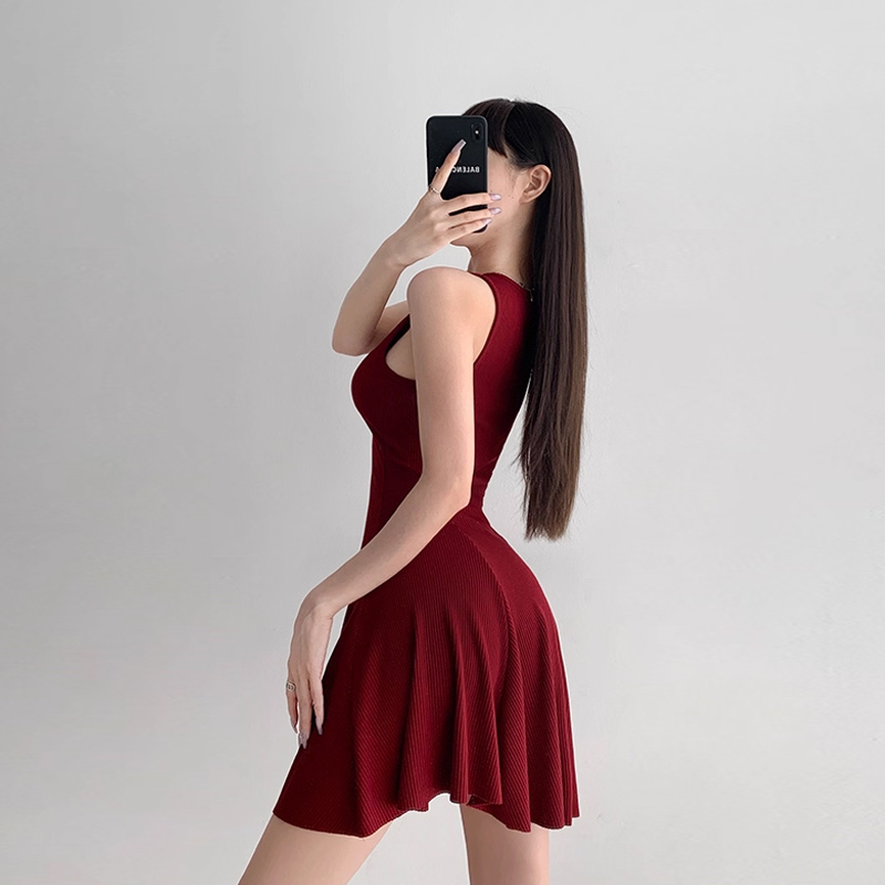 U领无袖背心裙收腰显瘦连衣裙女