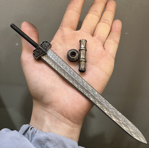 龙泉大马仿真越王勾践剑1比1纯黄铜仿古做旧微兵工艺品摆件未开刃