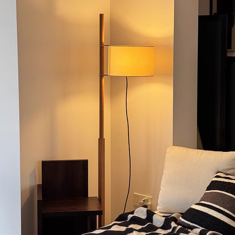 中古风客厅落地灯沙发边氛围感