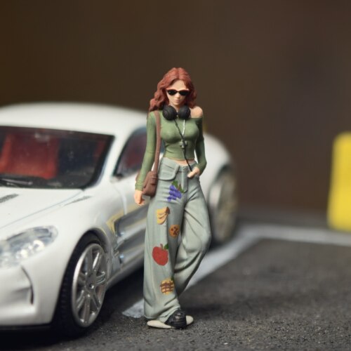 1:64比例街头潮流时尚辣妹 酷拽美女小姐姐 微缩人偶模型场景人物