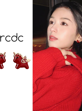 红色小马耳环女2026新款爆款高级感新年耳饰漂亮独特耳钉小众设计