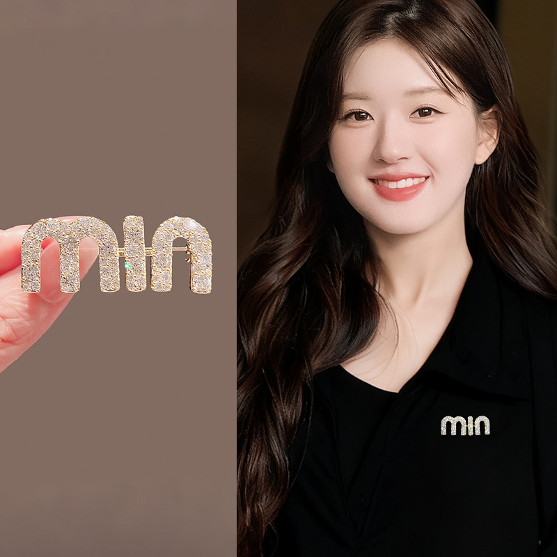 金色字母胸针高档女奢华