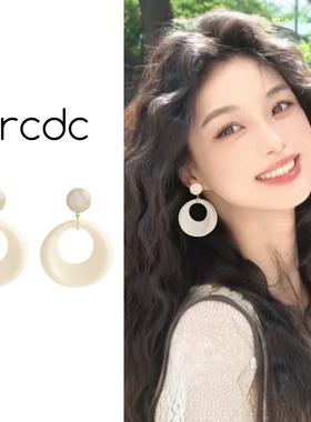 白色圈圈耳环2025新款爆款高级感耳坠独特漂亮巨好看方圆脸耳饰女