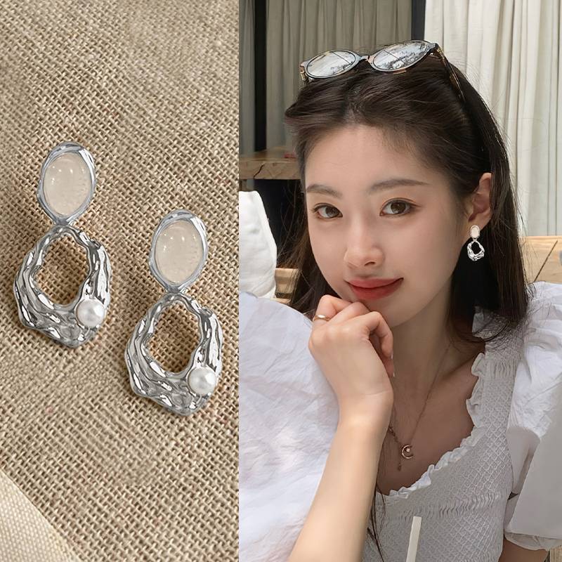 软垫耳夹银色设计珍珠款耳钉