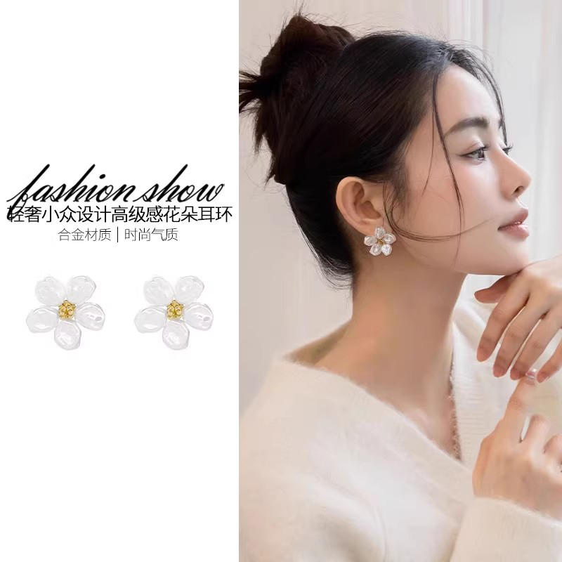 轻奢花朵耳环女小众设计感