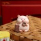 卡通治愈可爱快乐毛毯猪猪树脂摆件闺蜜情人节送礼物餐厅橱窗装 饰